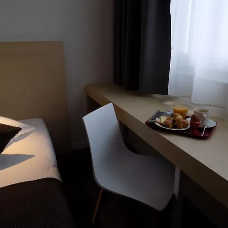 Aparthotel Paris Mairie De Saint-ouen 3*